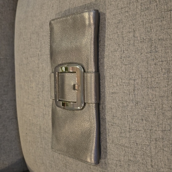 EUC Michael Kors grey envelope style clutch purse 👛 silver hardware - Picture 8 of 10